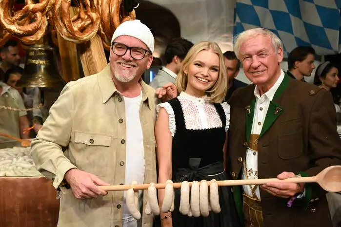 Gerry Friedle alias DJ Ötzi und Tochter Lisa-Marie werden von Hauser empfangen