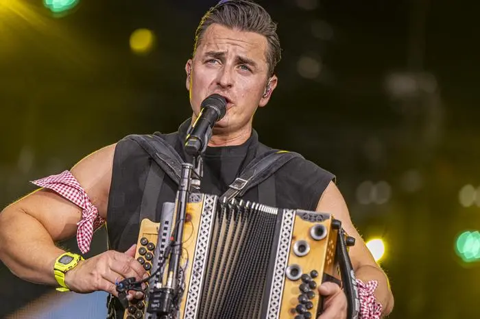 Volks-RocknRoller Andreas Gabalier Die Tour 2023 Dirndl-Wahnsinn-Hulapalu!