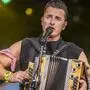 Ein Mann mit Lederhose und Ziehharmonika auf der Bühne | Volks-Rock‘n‘Roller Andreas Gabalier 