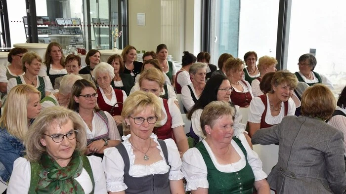 Im Schloss Feistritz wurde am 4. Mai zur Verleihung der Bäuerinnennadeln geladen.