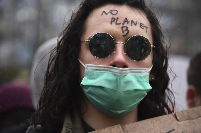 Beim UN-Weltklimagipfel im Dezember war im polnischen Katowice ein umfassendes Regelwerk zum Klimaschutz beschlossen worden, das die Erderwärmung und ihre fatalen Folgen wie Dürren, Stürme und Überschwemmungen bremsen soll.