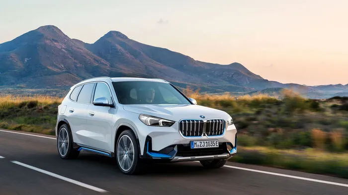 Die ersten Bilder des elektrischen BMW iX1