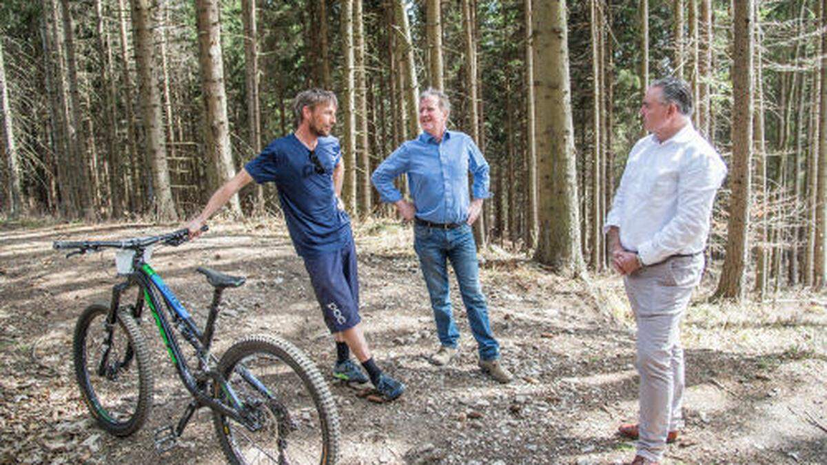 Biker Michael Gölles, Paul Lang (Waldverband) und Carl Croy, Obmann „Land&Forstbetriebe“ 