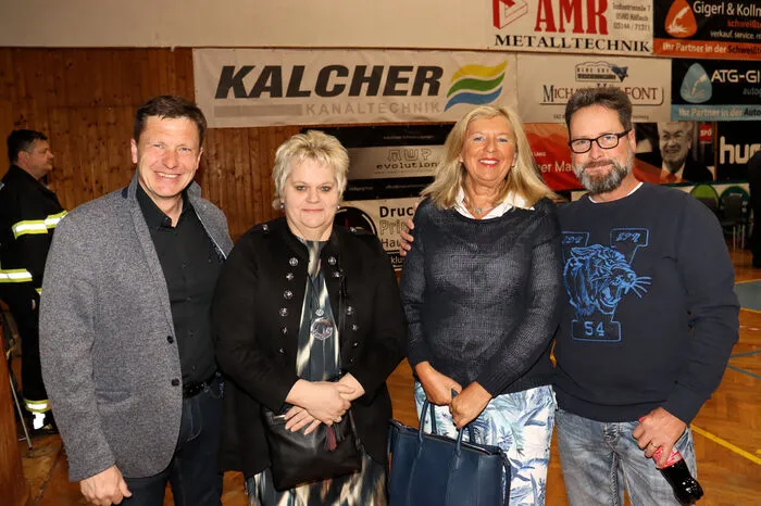 Das Publikum zeigte sich nach über zwei Stunden zufrieden und dankte Callboy Gernot Kulis mit tosendem Applaus für den unterhaltsamen Abend in Bärnbach.