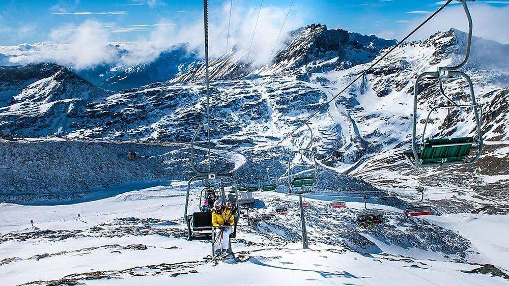 Der Mölltaler Gletscher lockt wieder mit Skifahren im Angesicht der Dreitausender