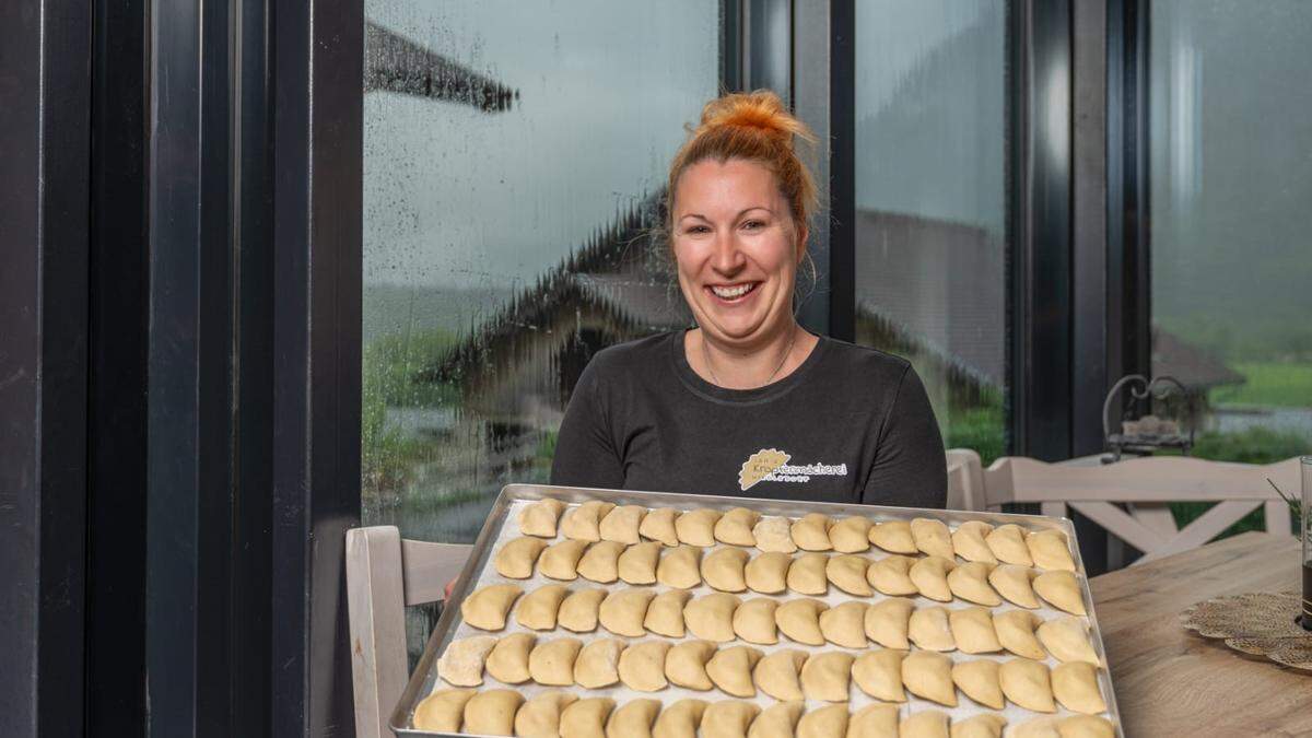 Isabell Huber verkauft mit „Isa‘s Kropfenmocherei“ 6500 Krapfen pro Woche