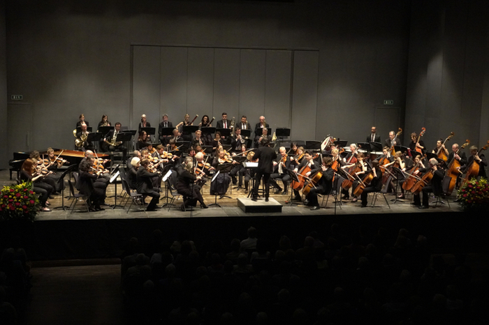 Das Stadtorchester Weiz lud zum bereits traditionellen Sommerkonzert in den randvollen Frank Stronach Saal des Kunsthauses Weiz.