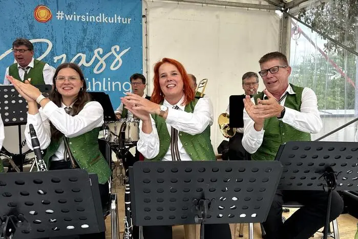 Den zünftigen musikalischen Auftakt in Frühschoppen-Manier machte der Musikverein Neuhaus am Klausenbach gefolgt vom Musikverein Minihof Liebau und „Die Hoamsacha“
