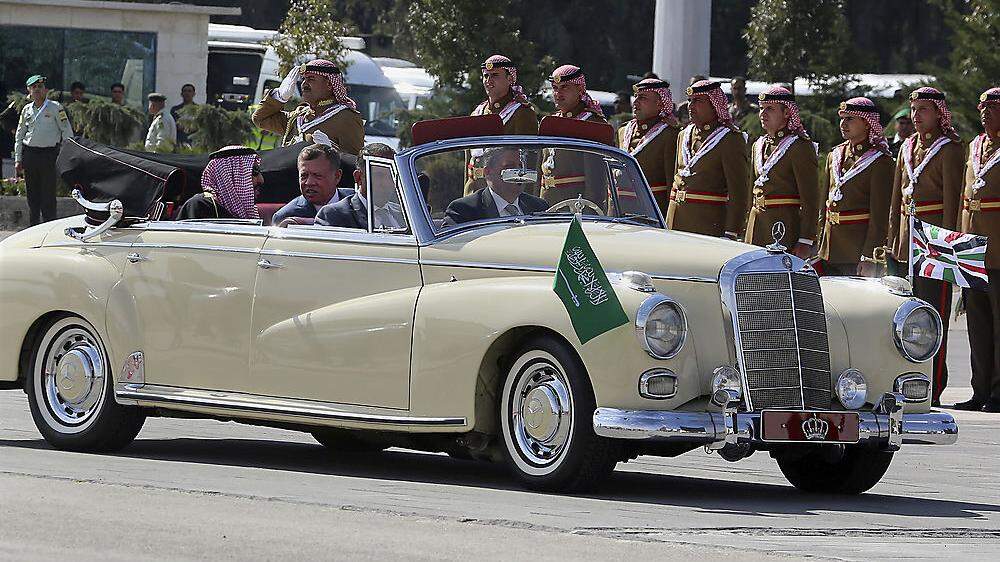König Salman (hinten rechts) im Auto