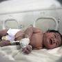 Das Baby wurde in ein Krankenhaus in der nahe gelegenen Stadt Afrin gebracht.