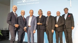 Im Pfingstdialog: Landesrat Willibald Ehrenhöfer, Politologe Carlo Masala, Heinz Mayer (Joanneum Research), Moderatorin Nadja Bernhard, Diözesanbischof Wilhelm Krautwaschl, László Német (Erzbischof von Belgrad) und Koordinator Herwig Hösele  