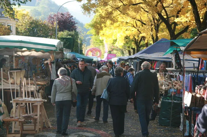 Der Ursprung des Kirtags geht übrigens auf ein kaiserliches Privileg von 1836 zurück, als Kaiser Ferdinand die Erlaubnis erteilte, dass in der Nähe von Stift Göss neben einem Viehmarkt auch ein Krämermarkt stattfinden darf.