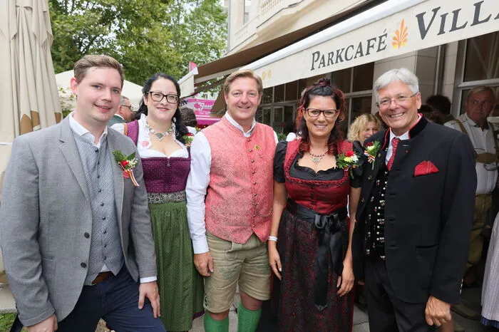 Klicken Sie sich durch weitere Fotos vom Empfang.