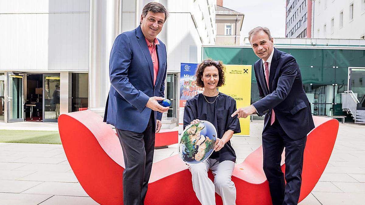 Wirtschaftskammer-Präsident Jürgen Mandl, Hemma Kircher-Scheider (Außenwirtschaft) und Peter Gauper (Vorstandssprecher Raiffeisen)