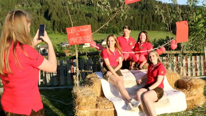 Da ging so richtig die Post ab! Unter dem Motto „Almrausch – Auf da Alm gibt’s ka Sünd“ lud am Samstag die Landjugend (LJ) Zeltschach zur Party. 