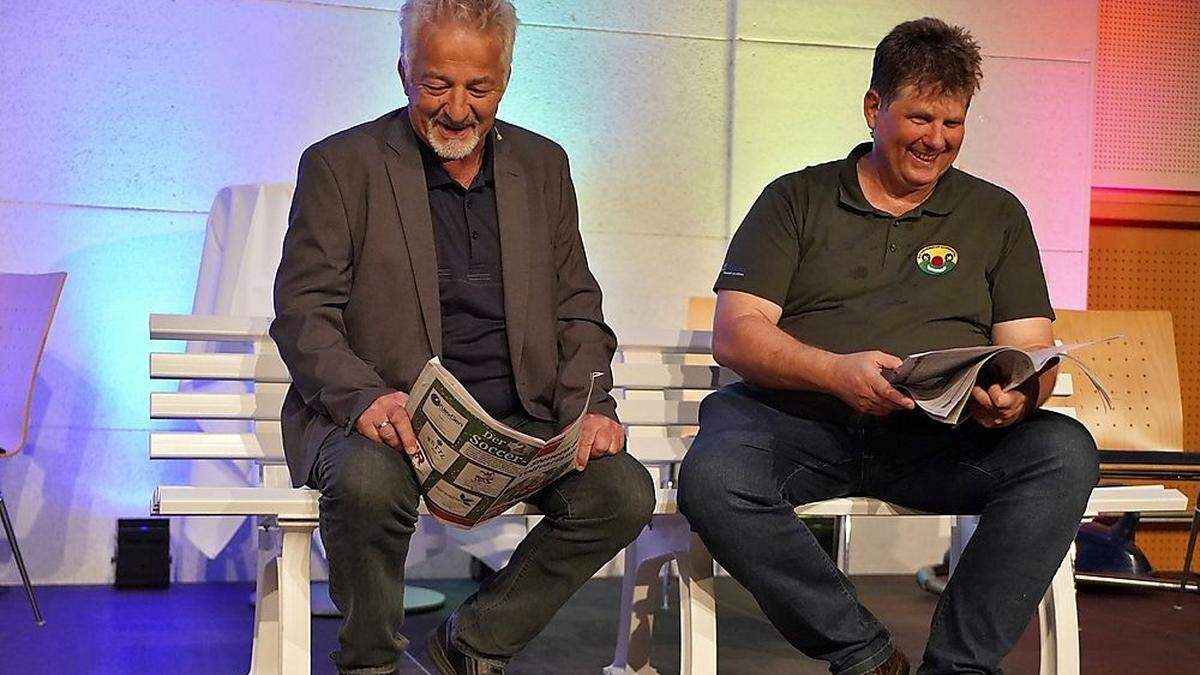 Tessmann (rechts) war schon auf vielen Faschingsbühnen vertreten. Hier mit dem Villacher &quot;EU-Bauer&quot; Manfred Tisal