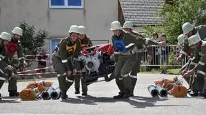 Szene eines Feuerwehrwettbewerbs
