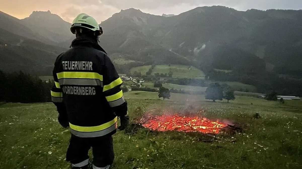Ein junger Mann kündigte der Feuerwehr Vordernberg nach dem ersten Einsatz an, noch ein zweites nicht angemeldetes Feuer zu entzünden, und machte Ernst