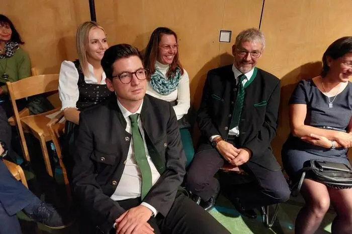 Eröffnet wurde der Konzertabend mit „Olympic Spirit“ von Johan Williams, er folgten der Traditionsmarsch „Castaldo“ von E. Novacek, die Fantasie „A Princess `Tale“ von Thomas Doss, das musikalische Märchen „Rapunzel“ von Bert Appermont, „St. Florian Choral“ von Thomas Doss und „Aladdin Medley“, arrangiert von Hircki Takahashi.