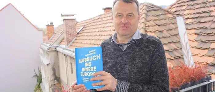 Werner Anzenberger mit seinem neuen Buch