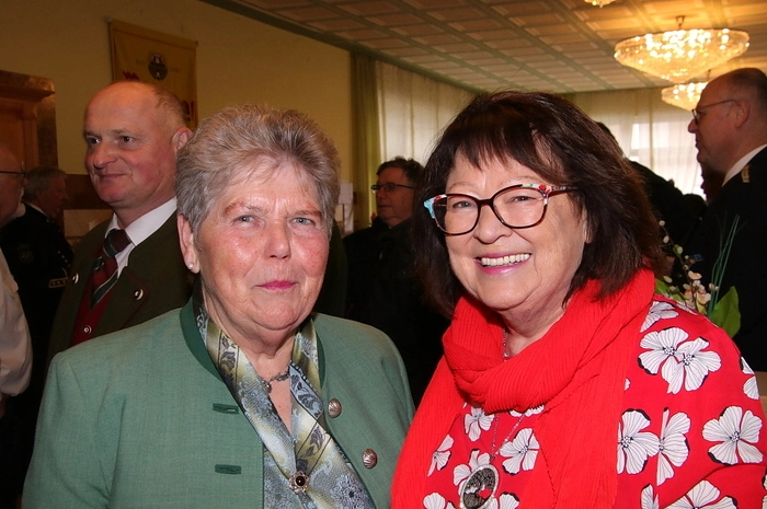 Vonseiten des Bezirks-Blasmusikverbandes waren Obmann Johann Edler und Kapellmeister Andreas Angerer sowie zahlreiche Abordnungen von Blasmusikkapellen gekommen.