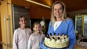 VP-Frauen luden zum traditionellen Mehlspeisenbuffet in Bad Blumau