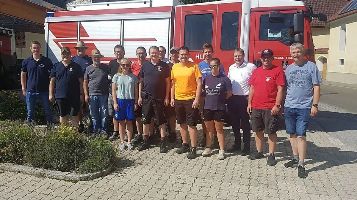 Das Team der Feuerwehr Oberzeiring mit Bürgermeister Alois Mayer (3. von rechts)