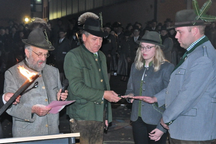 Für die beinahe 80 Jungjägerinnen und Jungjäger sprachen Thomas Fuchs und Anna Könighofer die Eidesformel.