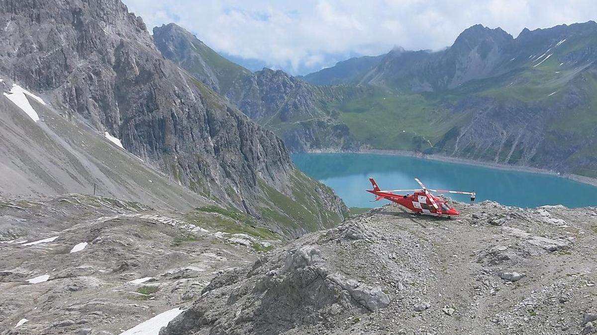 Der Rettungshubschrauber an der Unglücksstelle