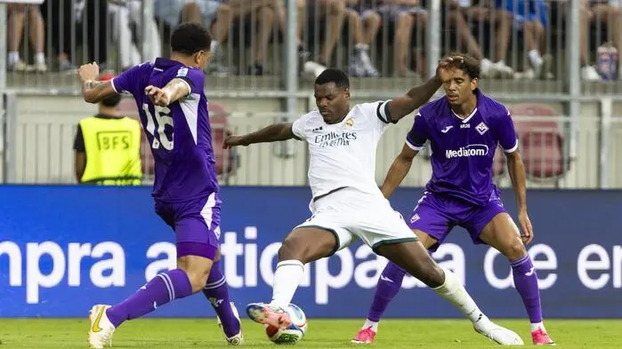 Real (Mitte Denzel Dumfries) und Fiorentina (Viery Fernandes Santos Lopes) waren zu Gast in Klagenfurt