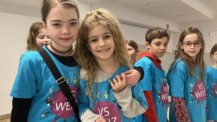 Sarah und Caroline von der Volksschule Weiz sind schon sehr aufgeregt.