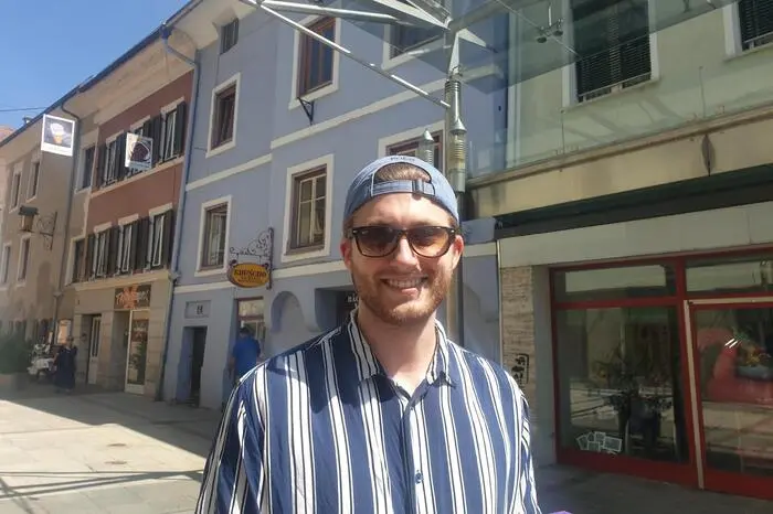 David Hebenstreit (24) aus Treibach: Ich habe das Match gestern in meiner Wohnung mitverfogt und den Österreichern die Daumen gehalten. Ich habe mich über das Ergebnis gefreut, habe ihnen den Sieg aber ehrlich gesagt nicht zugetraut. Am Samstag gegen Italien ist aber Endstation, die italienische Mannschaft ist technisch anspruchsvoller und taktisch auf einem anderen Level. Ich halte zu Italien.