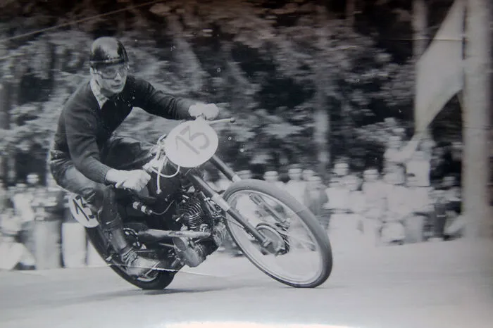 Legendär wurde auch Johann Tatzel: Er war als 19-Jähriger mit einem umgebauten Puch-Motorrad am Start.