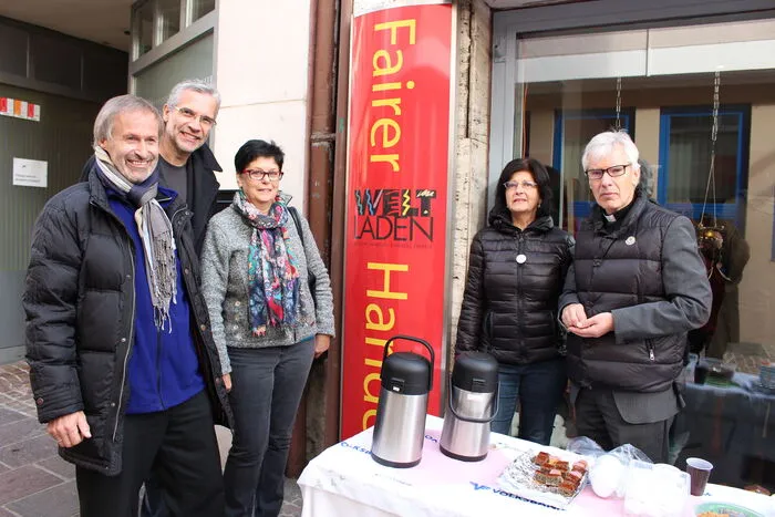 Die beiden Pfarrer Martin Müller und Kurt Udermann segneten die Räume.