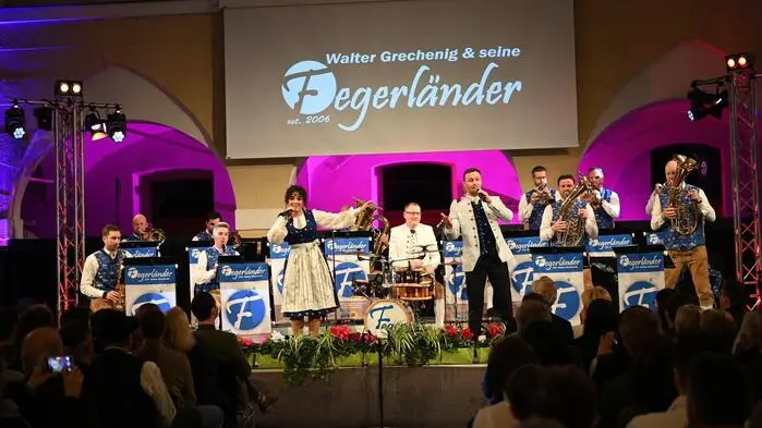 Walter Grechenig & seine Fegerländer erhielten gesangliche Verstärkung von Nikita Mataln und Benjamin Kerschbaumer