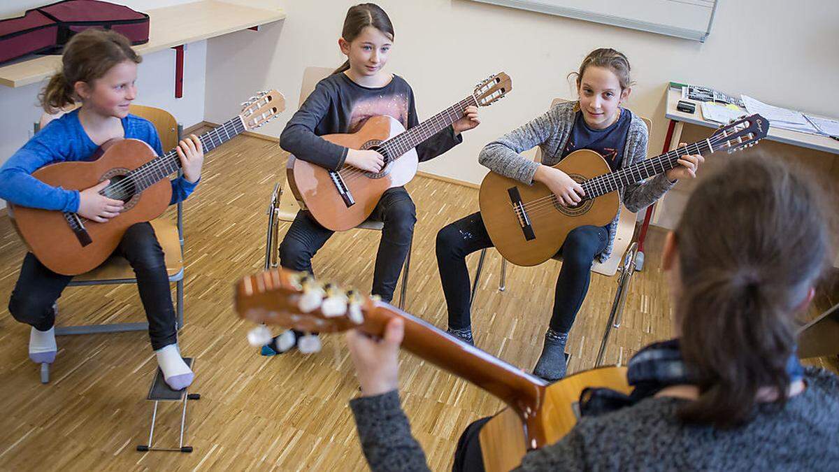 Besonders der Gitarrenunterricht erfreut sich in den vergangenen Jahren großer Beliebtheit