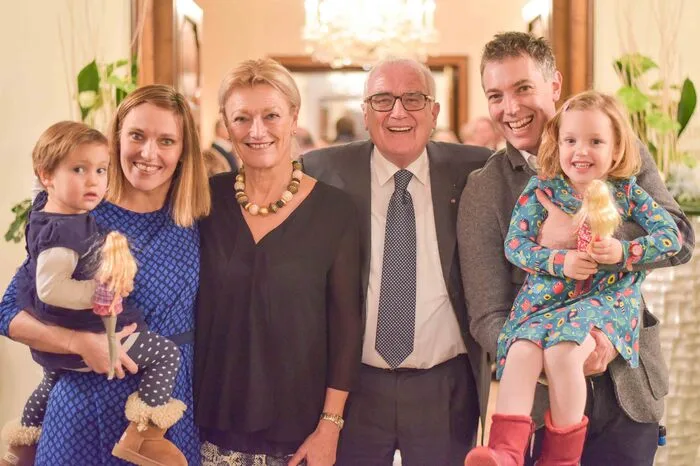 Familie: Emilia und Sissy Weissenböck, Ilse und Gert Thalhammer mit Sohn Clemens Thalhammer und Helena