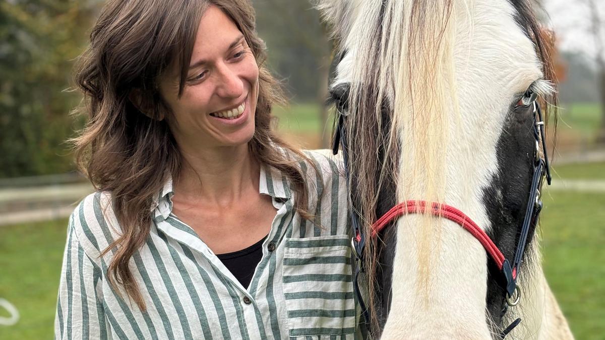 Vanessa Weiß mit „Xenja“ am Hof in St. Georgen am Sandhof 