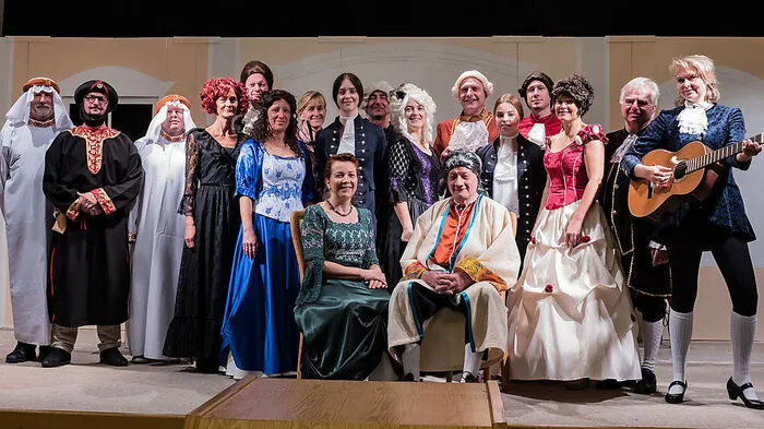 Das sind die Schauspielerinnen und Schauspieler von „Vorhang auf“ in Markt Hartmannsdorf