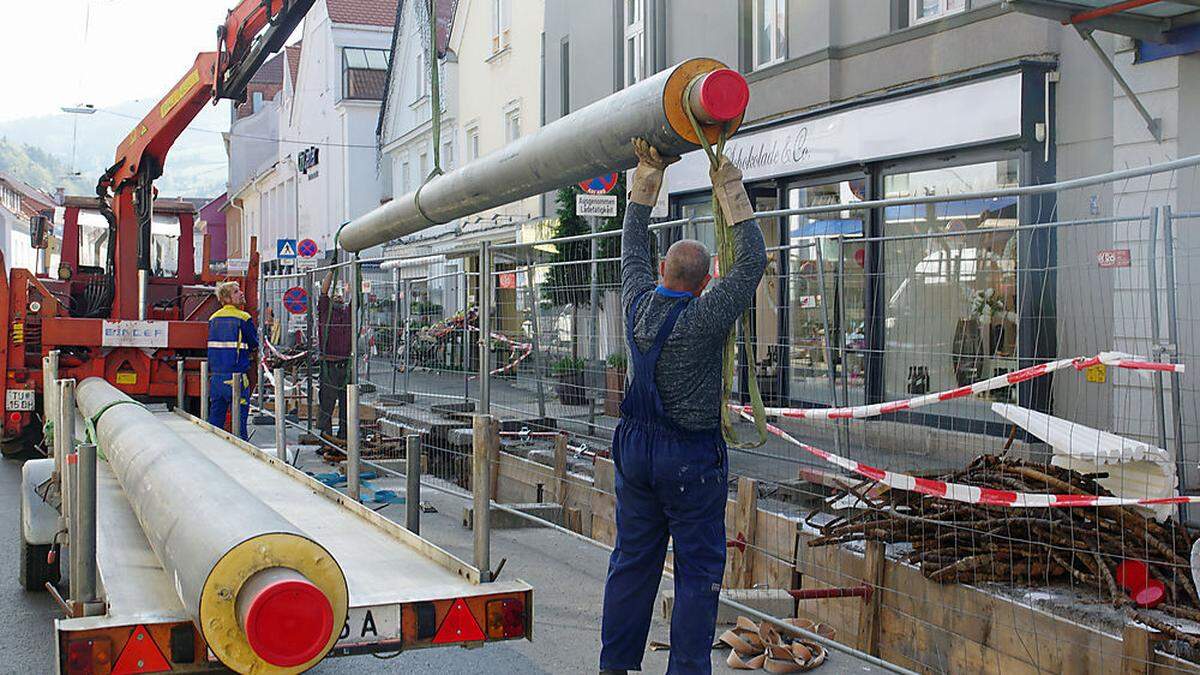 Die Verlegung der Leitungen läuft derzeit auf Hochtouren