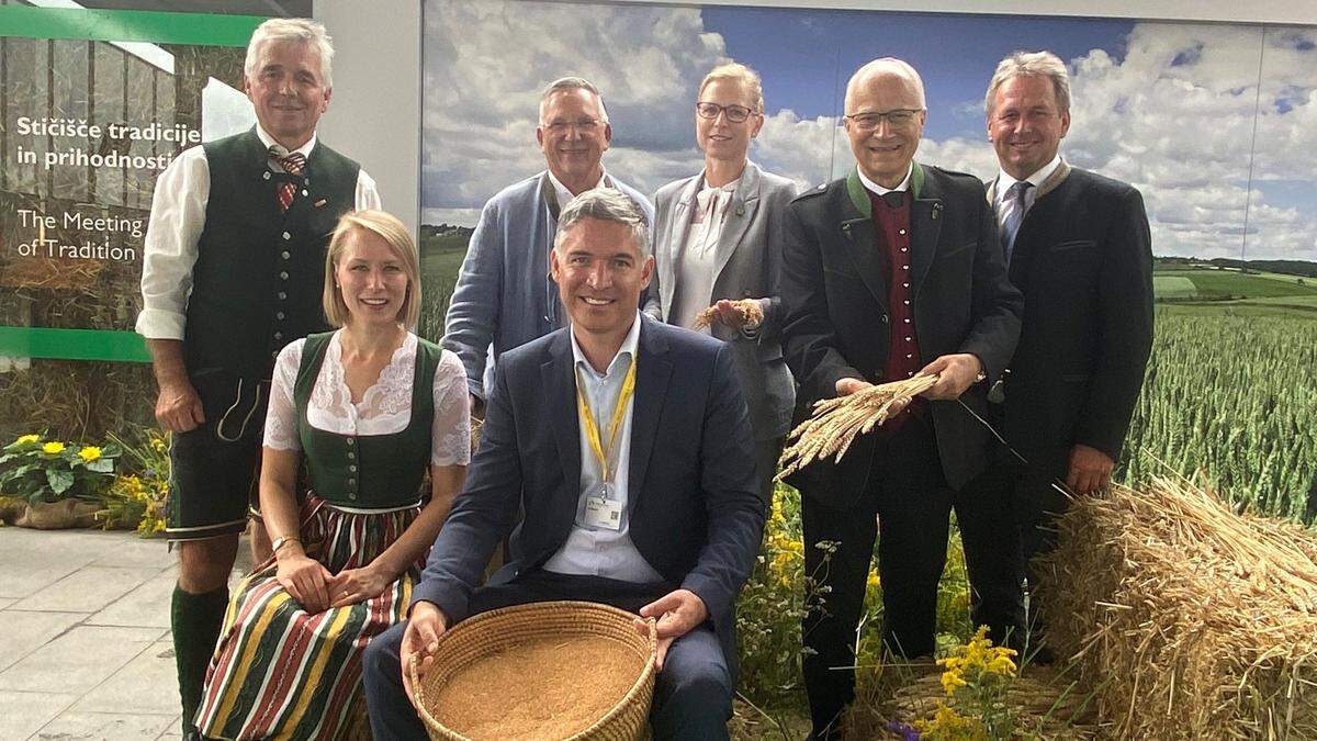 Franz Uller, Karl Lautner, Urška Mauko Tuš, Johann Seitinger, Franz Titschenbacher (hinten, v.l.n.r), Majcan und Boris Erjavec (vorne)