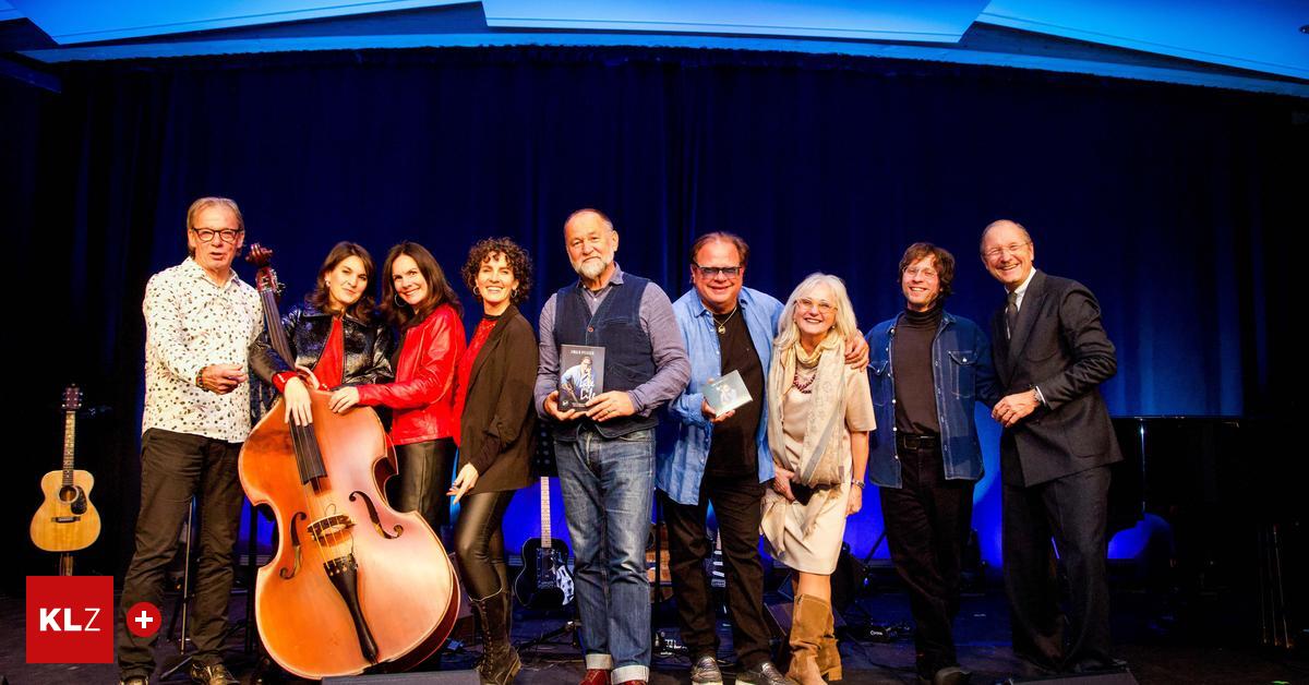 Opus-Mastermind-Seinen-70er-feierte-Ewald-Pfleger-mit-Freunden-und-blauen-Punschkrapfen