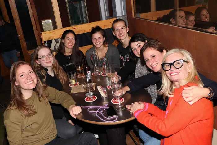 Die Geschäftsführerin vom Affenberg Svenja Gaubatz (am Foto Rechts) mit Lena Pflüger (Wissenschaftliche Leitung) und Studentin der Uni Wien.
