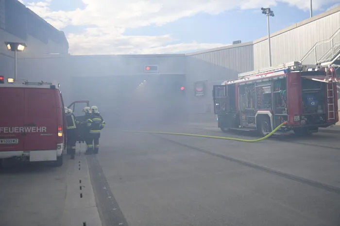 Die Stützpunkt-Feuerwehren Weiz und Landscha mussten sich für den Einsatz im Tunnel je ein spezielles Fahrzeug anschaffen.