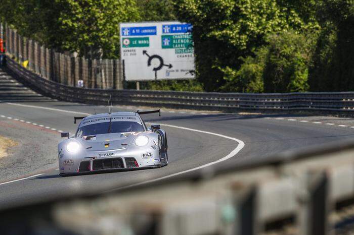 In voller Action: Porsche vom Fassbender-Team