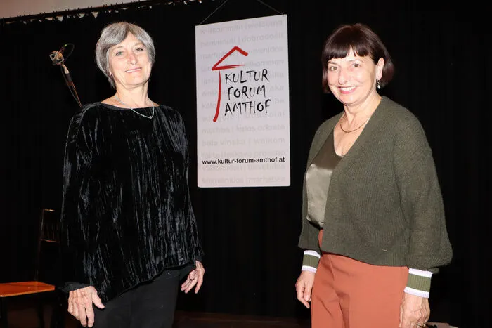 Am Foto von Links: Chiara Banchini (Leitung der Kammermusikakademie) und Hanni Gerretsen-Sonvilla (Präsidentin 2021/22 "kultur forum amthof").