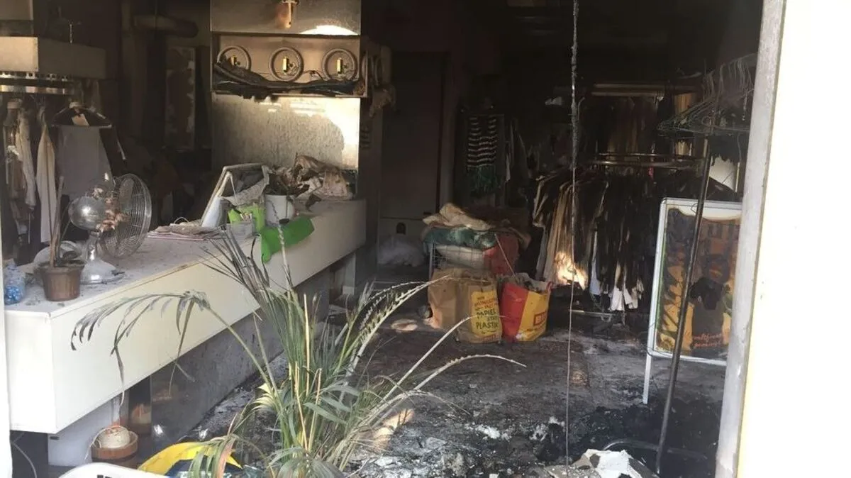 Blick in das ausgebrannte Geschäftslokal