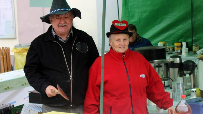 Mit einer großen Faschingsparty am Hauptplatz von Pöllau fand der Fasching am Faschingdienstag seinen traditionellen Höhepunkt. Bereits seit 1995 organisiert der Werbekreis Pöllauertal dieses Event.