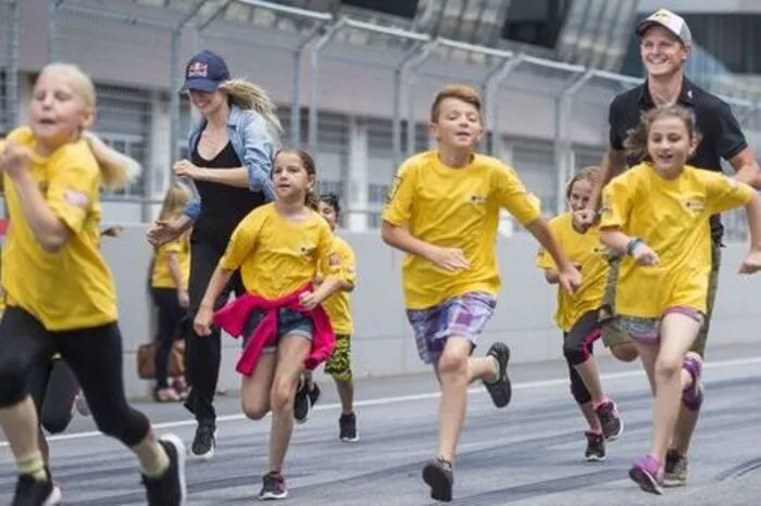 "Run2Sun" soll steirische Pflichtschüler zu mehr Bewegung motivieren. Ab Herbst werden an 100.000 Kinder und Jugendliche kostenlose Laufuhren vom Projekt Spielberg verteilt.