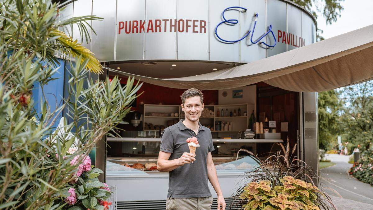 Klaus Purkarthofer vor dem Eispavillon in Fernitz-Mellach